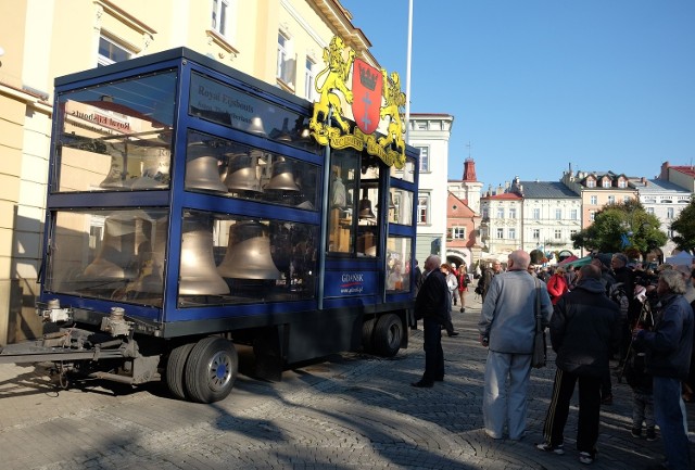 Tegoroczny Dzień Turystyki w Przemyślu poświęcony był dzwonom. Główną atrakcją niedzielnego wydarzenia był mobilny carillon.Carillon to instrument muzyczny będący zespołem dzwonów wieżowych, na których można wybijać melodie za pomocą specjalnej klawiatury sercami dzwonów. 