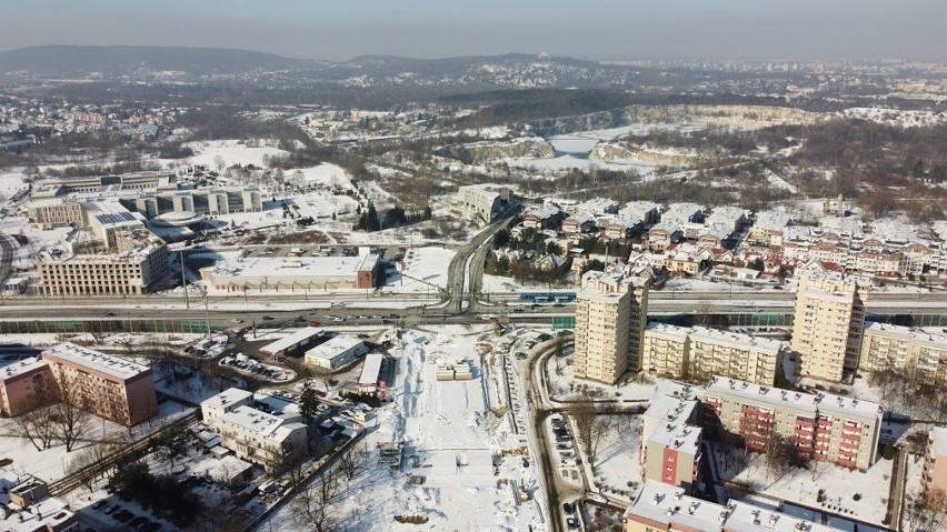 Kraków. Trasa Łagiewnicka: Zobacz, jak postępuje budowa w zimowej aurze [ZDJĘCIA]