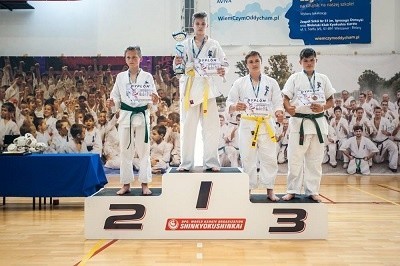 Dziewięć medali zdobyli reprezentanci Koneckiego Klubu Karate Kyokushin w Warszawie