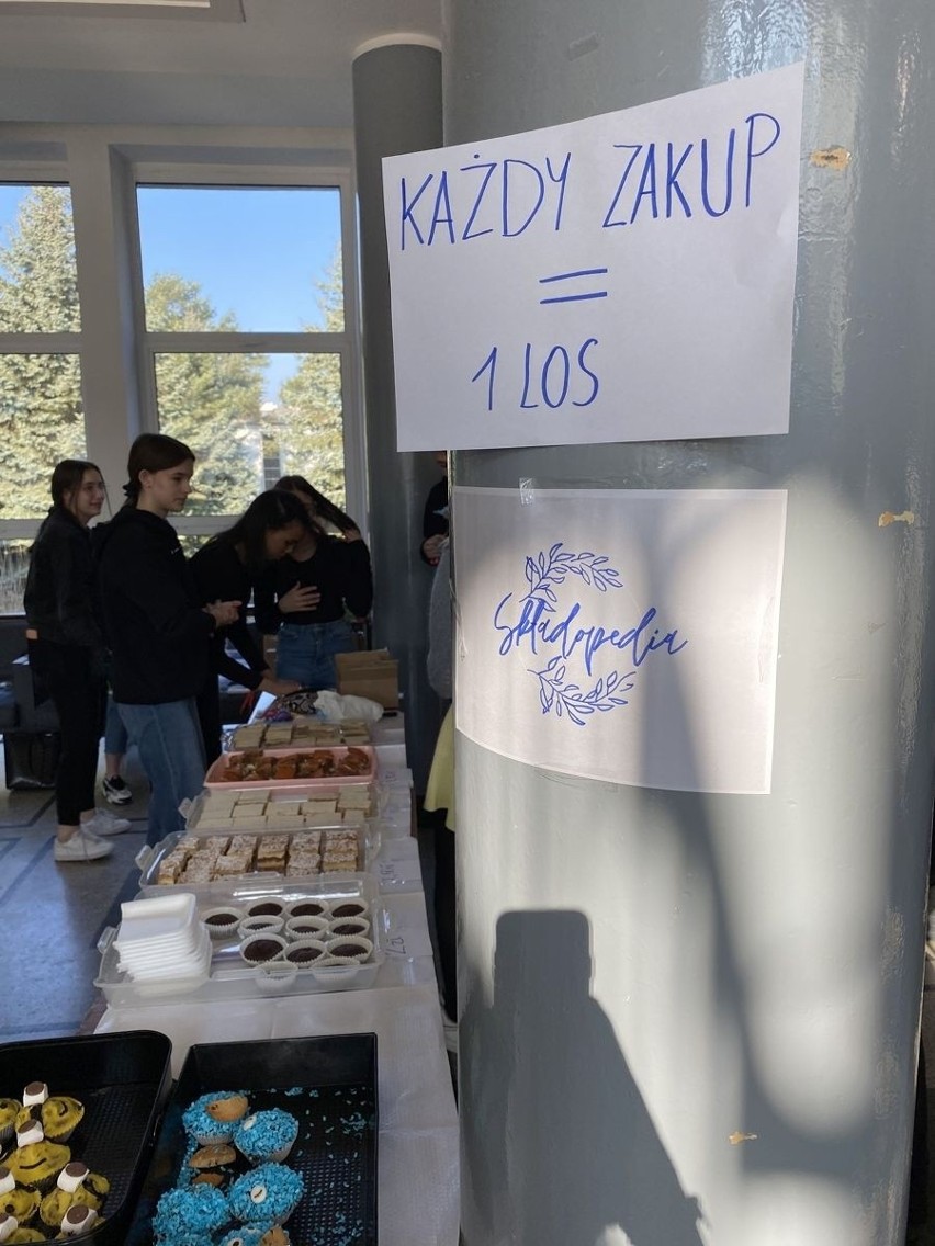 Słodki kiermasz w szkole w Stalowej Woli. Dochód zostanie przeznaczony na pomoc uchodźcom z Ukrainy