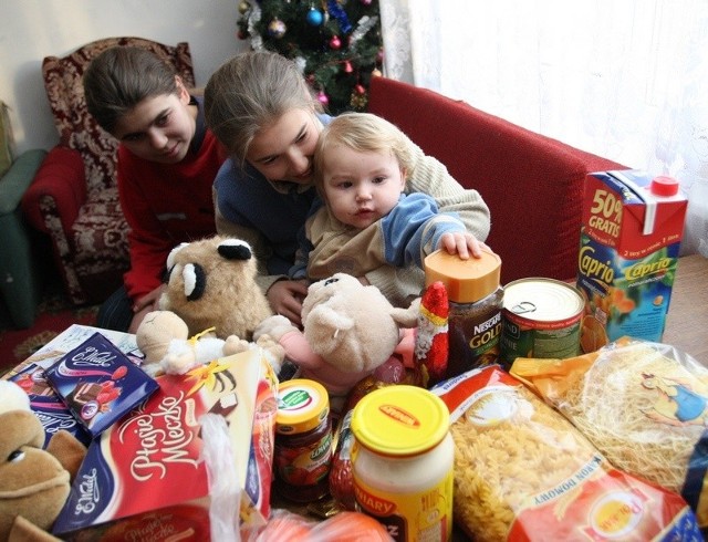 W grudniu obdarowaliśmy sześć potrzebujących rodzin. Jedną z nich była rodzina Sikorów z Kuleszewa koło Kobylnicy.