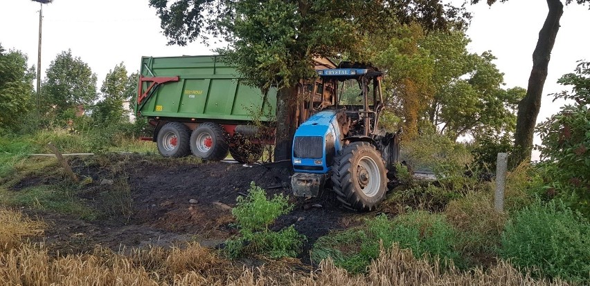 Wypadek koło Bukowa. Ciągnik rolniczy uderzył w drzewo i...