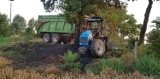 Tragiczny wypadek w rejonie Bukowa. Ciągnik rolniczy uderzył w drzewo i zapalił się. Kierowca nie żyje 