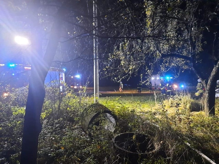 Nocny pożar domu w Borkach. W akcji sześć zastępów straży pożarnej (ZDJĘCIA)