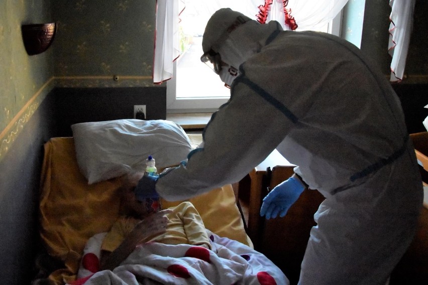 Koronawirus w Domu Opieki w Łącznej. Chorzy pracownicy i pensjonariusze. W opiece pomagają żołnierze  