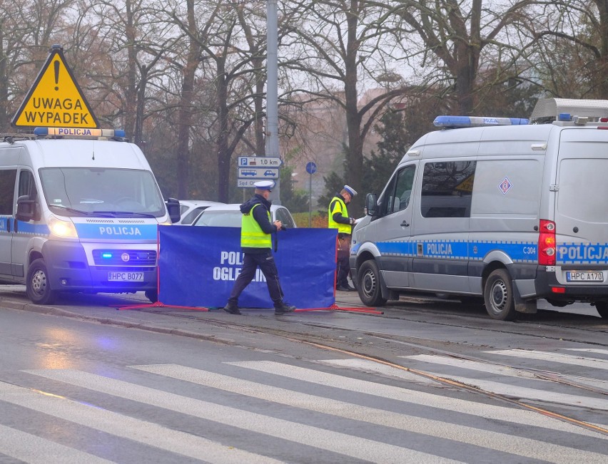 Piesi wciąż giną na drogach regionu. Lepsza infrastruktura...