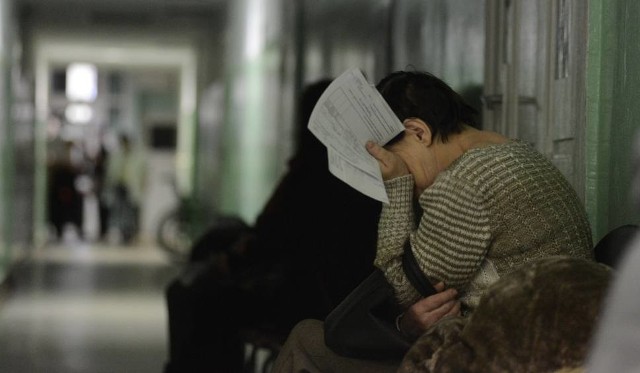 Do toruńskiego sądu trafił akt oskarżenia przeciwko lekarzowi rodzinnemu z jednej z podtoruńskich miejscowości. Postawiono mu trzy zarzuty. Śledztwo w sprawie czwartego nie zostało zakończone. O zatrzymaniu lekarza poinformowali nas kilka miesięcy temu Czytelnicy, którzy widzieli, jak był on wyprowadzany przez policję z przychodni. SZCZEGÓŁY NA KOLEJNYCH STRONACH >>>autor: Waldemar PiórkowskiPolecamy także: Oto najdziwniejsze podania o pracę. Nigdy tego nie wpisujecie w CV!Zobacz: Hity ze szkolnych klasówek