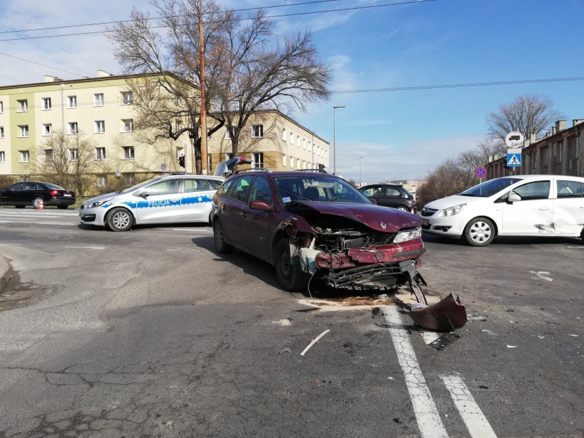 Na miejscu pracuje policja i straż pożarna