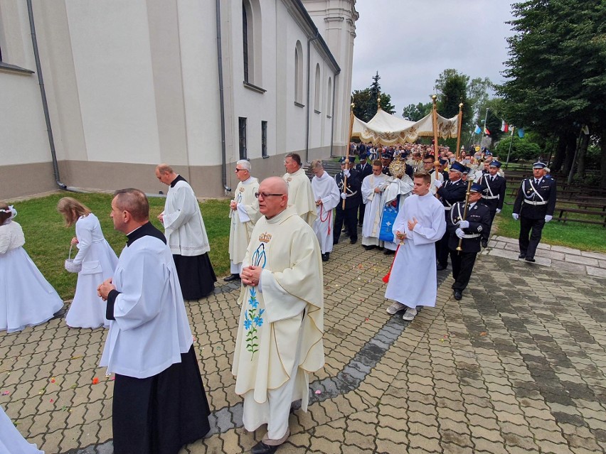 Wielu wiernych uczestniczyło w uroczystościach odpustowych w...