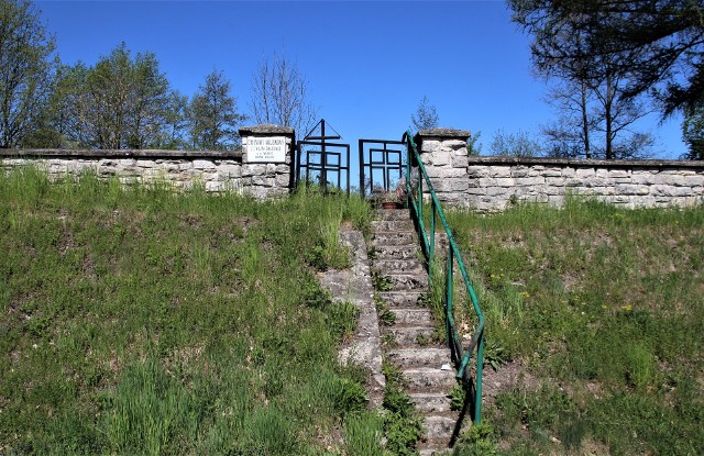 Cmentarz wojenny w Nawozie