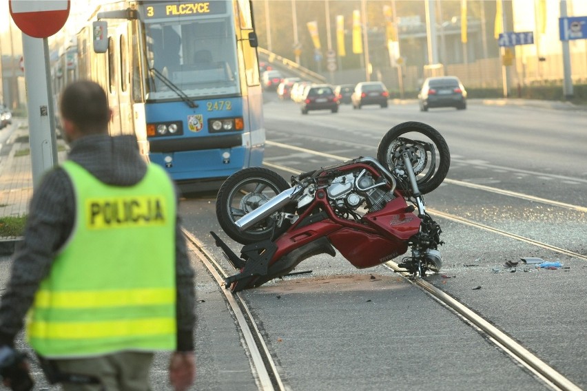 Śmiertelny wypadek na ul. Krakowskiej. Nie żyje motocyklista (ZDJĘCIA)