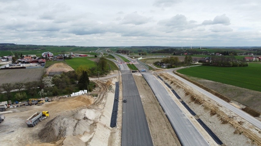 Budowa drogi ekspresowej S7 na odcinku Miechów -...