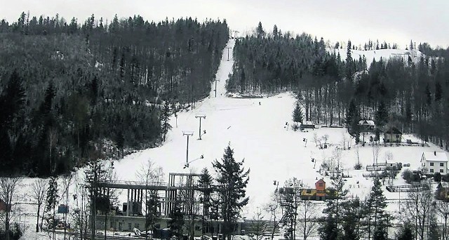 W Beskid Sport Arenie narciarze skorzystają z 3,5 km tras narciarskich i 6-osobowej kanapy