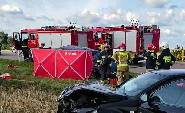 Śmiertelny wypadek na skrzyżowaniu dróg Pisanki-Niewiarowo. Kierowca zginął na miejscu [ZDJĘCIA] 22 sierpnia 2019