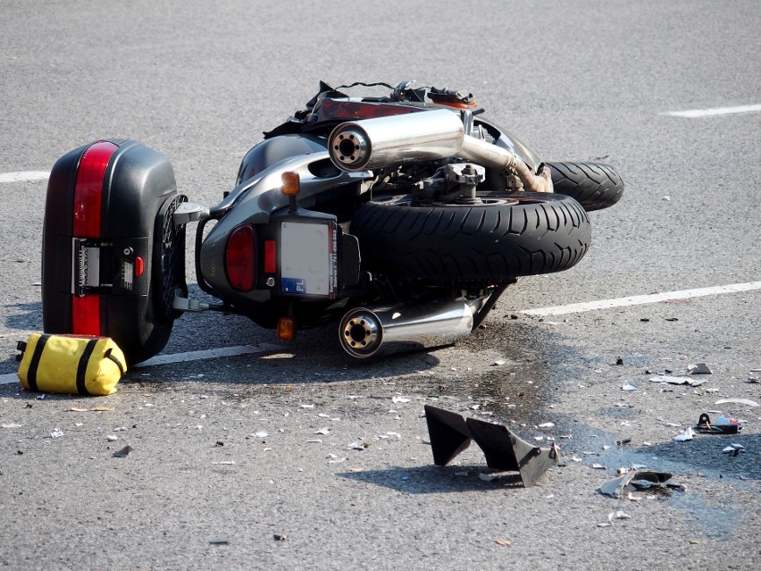 Nowy Sącz. Groźny wypadek przy Zajeździe Sądeckim. Nie żyje motocyklista 