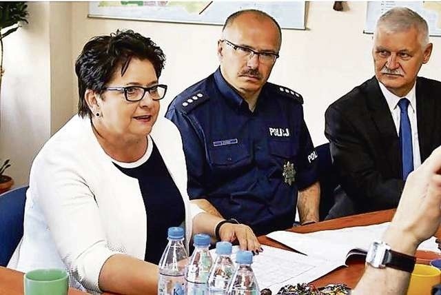 Minister Teresa Piotrowska spotkała się z szefostwem policji oraz władzami samorządowymi