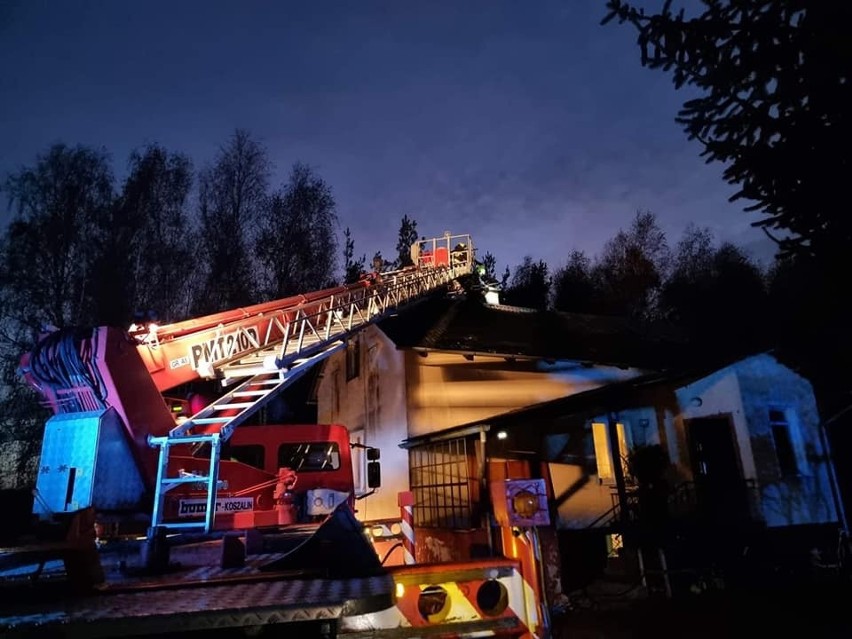 Pożar sadzy w kominie w Obrowie, w pow. toruńskim. Strażacy apelują, by robić przeglądy przewodów kominowych