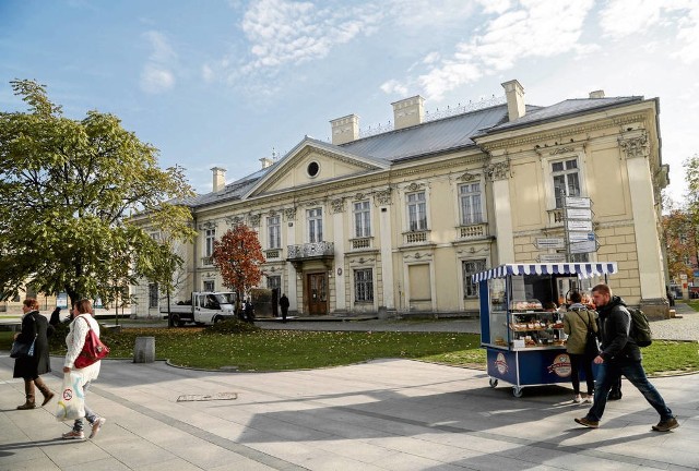 Poczta sprzedała pałacyk. Teraz ma tu powstać eleganckie centrum handlowe