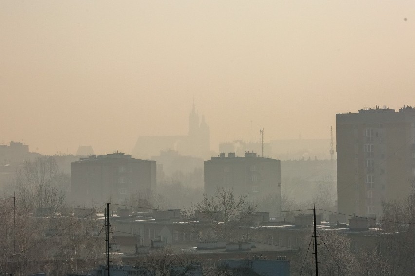 Poziom zanieczyszczeń, przy którym ogłasza się alarm smogowy...