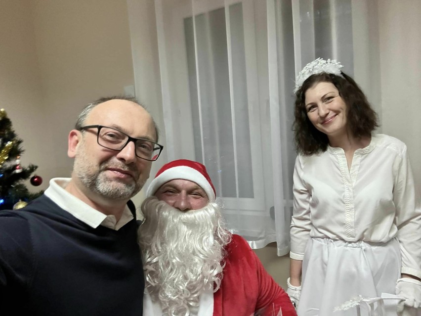 Święty Mikołaj odwiedził dzieci z gminy Kazimierza Wielka. Z prezentami dotarł do Boronic i Dalechowic. Zobaczcie zdjęcia