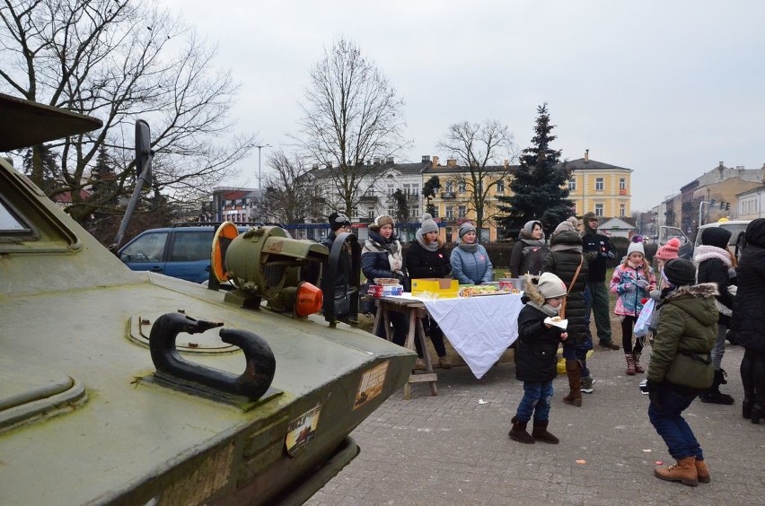 W pulsującym rytmie serca miasta zachęcały tancerki ze...