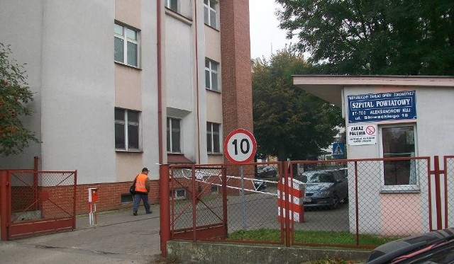 Wczoraj rano przed szpitalem w Aleksandrowie Kujawskim przy ulicy Słowackiego przypadkowa osoba znalazła martwy płód.