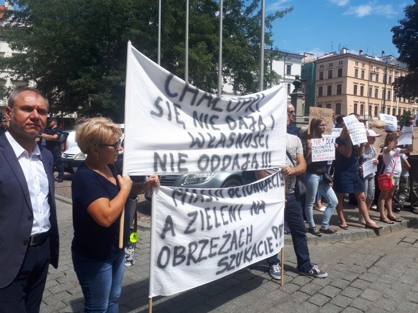 Wielki plan dla zieleni. Mieszkańcy protestują i atakują prezydenta. Ułożyli wierszyk