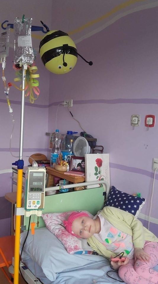 7-letnia Klaudia Witak jest już po przeszczepie. Dziewczynka wciąż potrzebuje naszej pomocy
