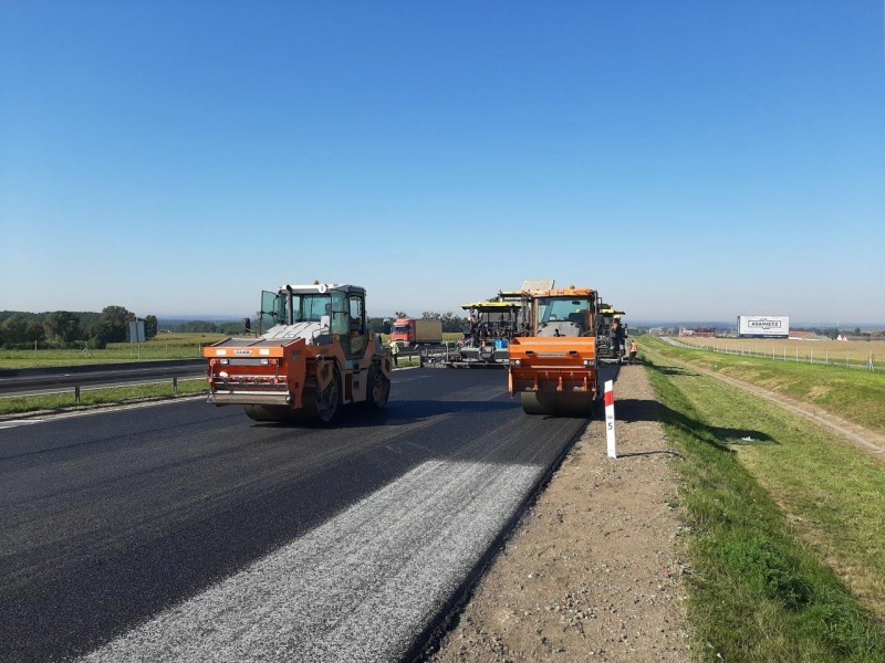 Trwające obecnie prace na opolskim odcinku autostrady A4...