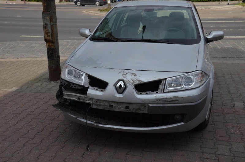 Wrocław: Wypadek na al. Hallera. Motocykl zderzył się z samochodem (FOTO)