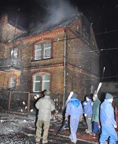 W pożarze najbardziej ucierpiał dach i poddasze budynku ośrodka zdrowia