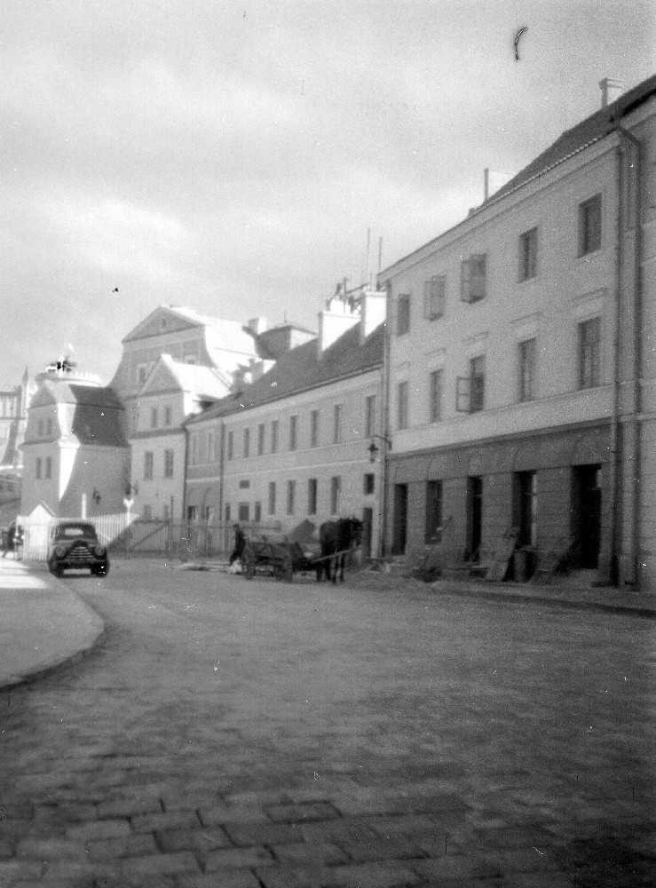 Lublin z 1954 roku, na ulicach ciągle częściej można było...