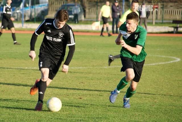 W czwartoligowym meczu kończącym rundę jesienną sezonu 2019/20 Partyzant Radoszyce zremisował z Czarnymi Połaniec 2:2 (0:1). Bramki zdobyli: Paweł Markowicz w 57 i 81 minucie dla gospodarzy, Damian Bawor w 19, Bartłomiej Miazga w 73 dla Czarnych. Zapraszamy do obejrzenia galerii zdjęć z tego spotkania, której autorem jest Tomasz Kaczmarczyk. (dor)