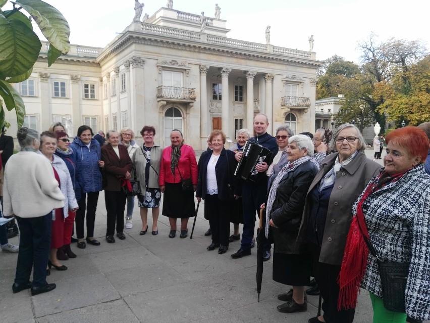 Seniorzy z Odrzywołu wybrali się do Warszawy do siedziby Senatu. Spotkali się też z byłym marszałkiem