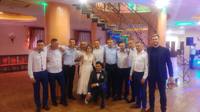 Tichomir Czeneszkow z kolegami piłkarzami na weselu w  hotelu Resident w Suchedniowie