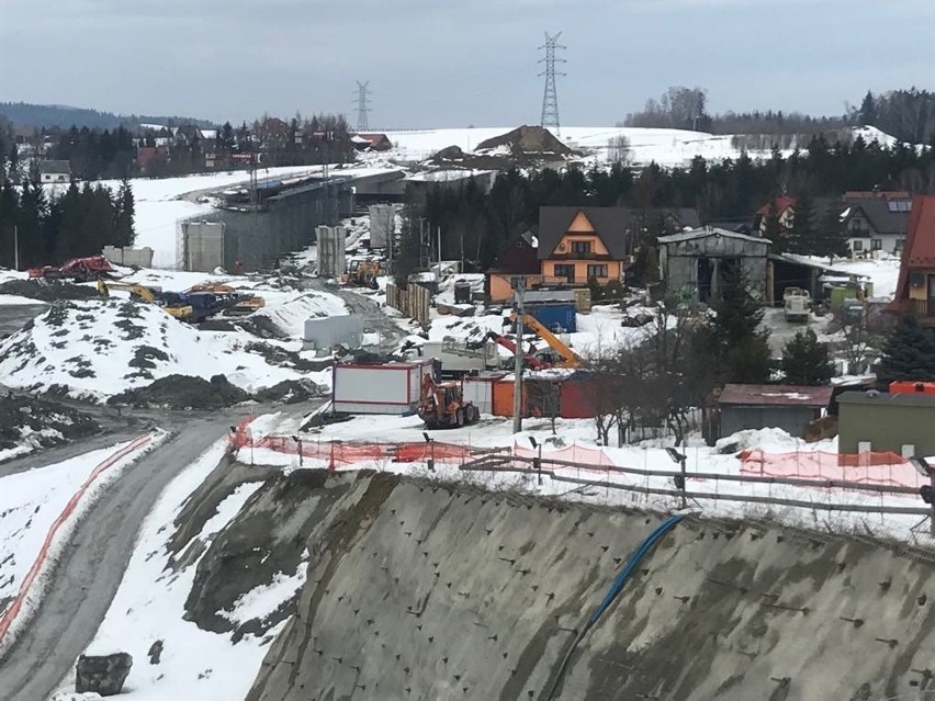 Pożar hali magazynowej przy budowanym tunelu zakopianki [ZDJĘCIA]