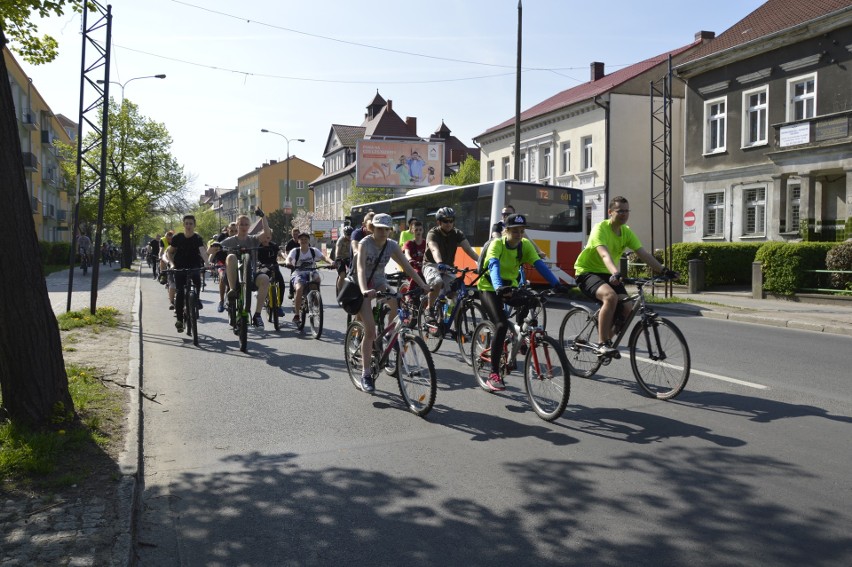 Masa rowera w Gorzowie. Prawie 300 rowerzystów przejechało...
