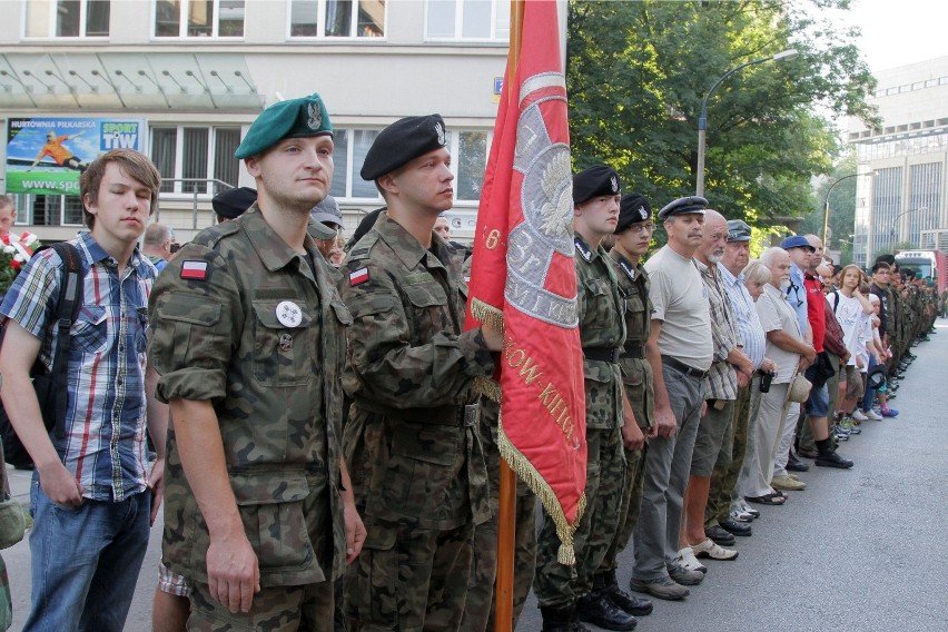 06.08.2013 krakow ulica oleandry kadrowka marsz szlakiem...