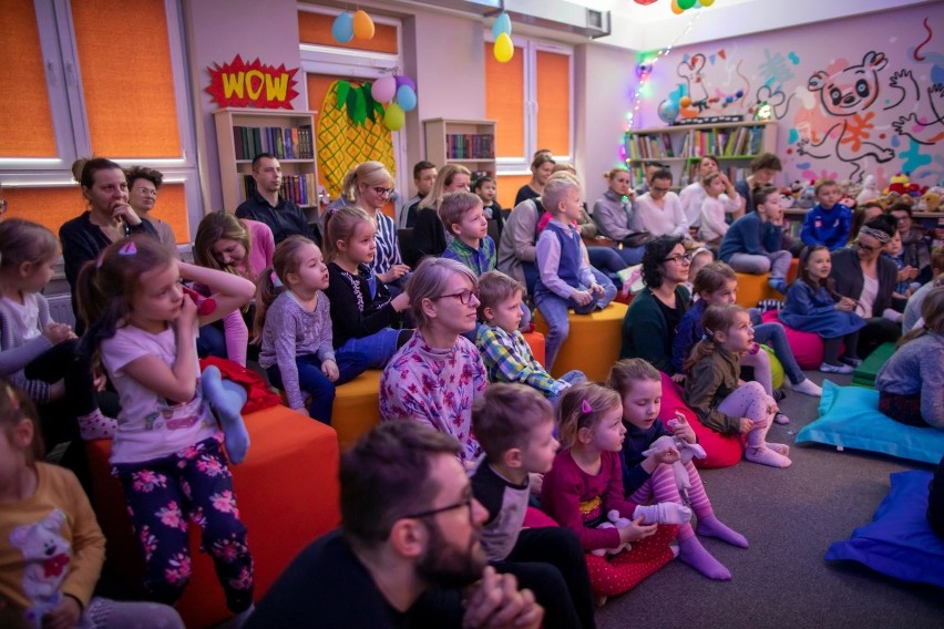 Skarpetki bez pary przyniosły dzieci do Biblioteki na...