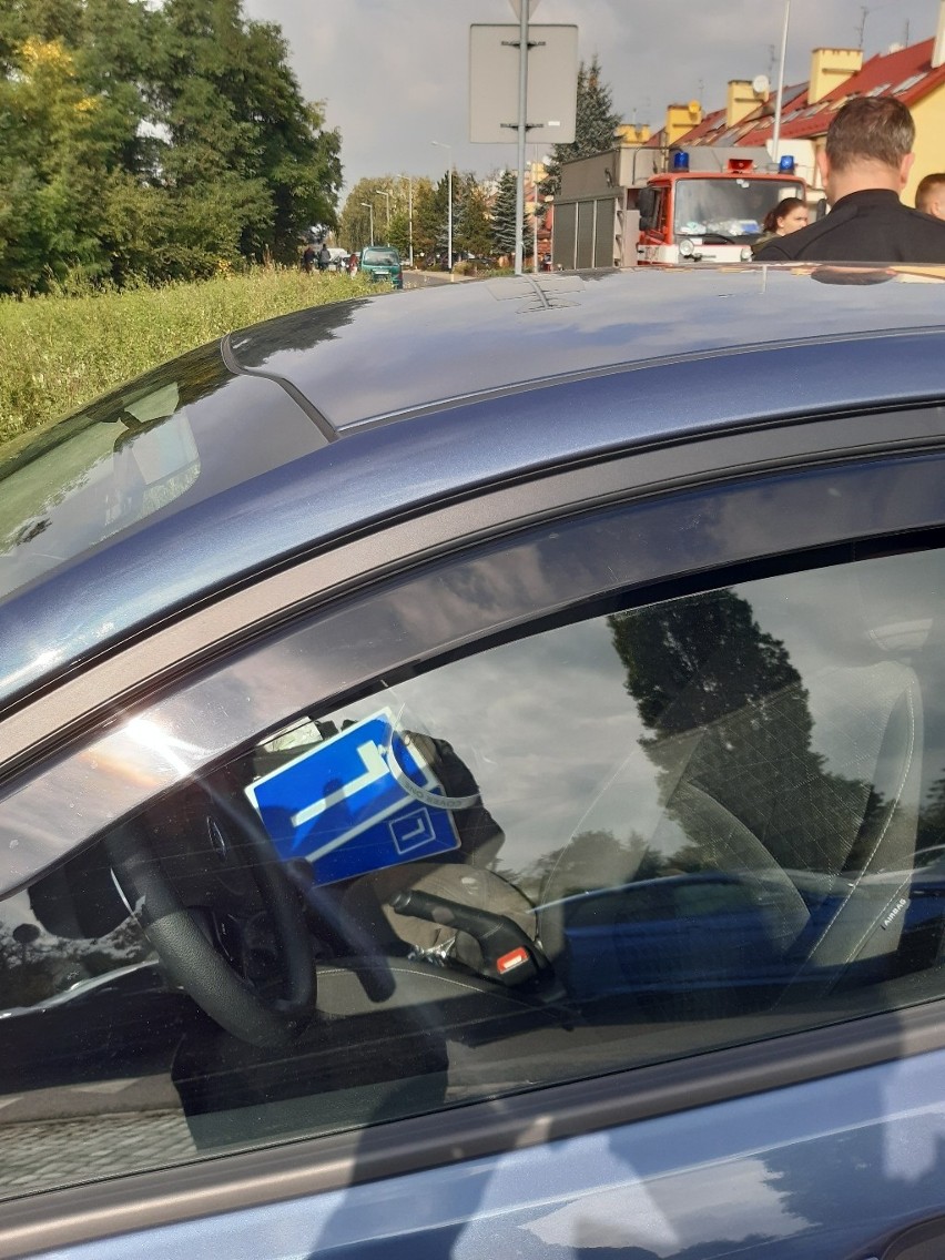 Wypadek samochodu nauki jazdy i BMW  przy skrzyżowaniu ulic Gazowej Ziębickiej we Wrocławiu (ZDJĘCIA)