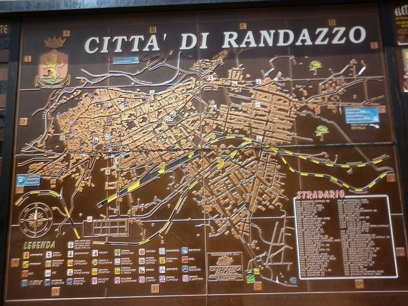 Randazzo jest miastem leżącym najbliżej szczytu Etny