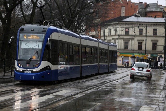 10.02.2016 krakow  ul. basztowa, torowisko ktore ma byc remontowane, nz fot. andrzej banas / polska press