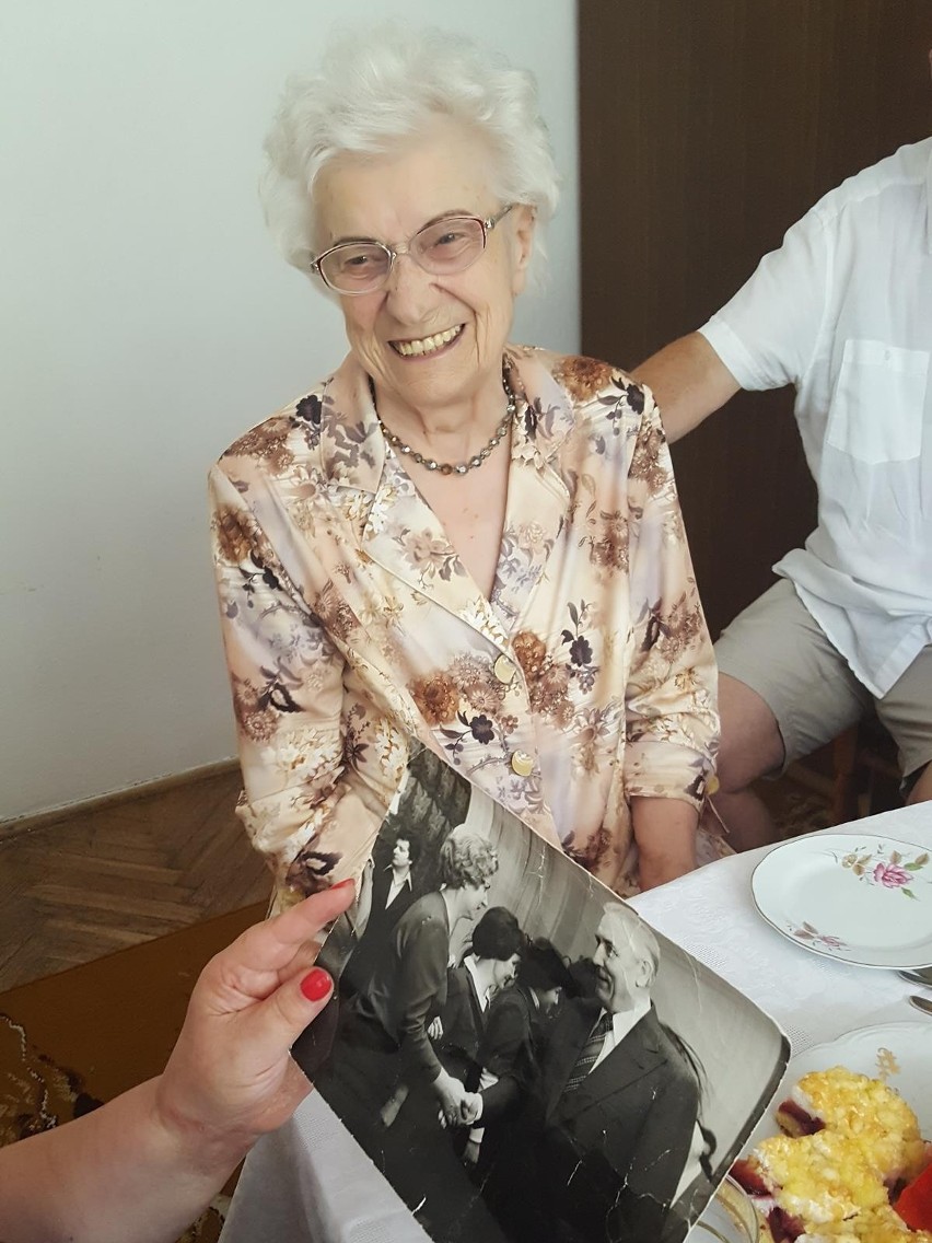 Ostrołęka. Maria Piersa, emerytowana nauczycielka i dyrektorka szkoły, radna, działaczka społeczna obchodziła 96. urodziny