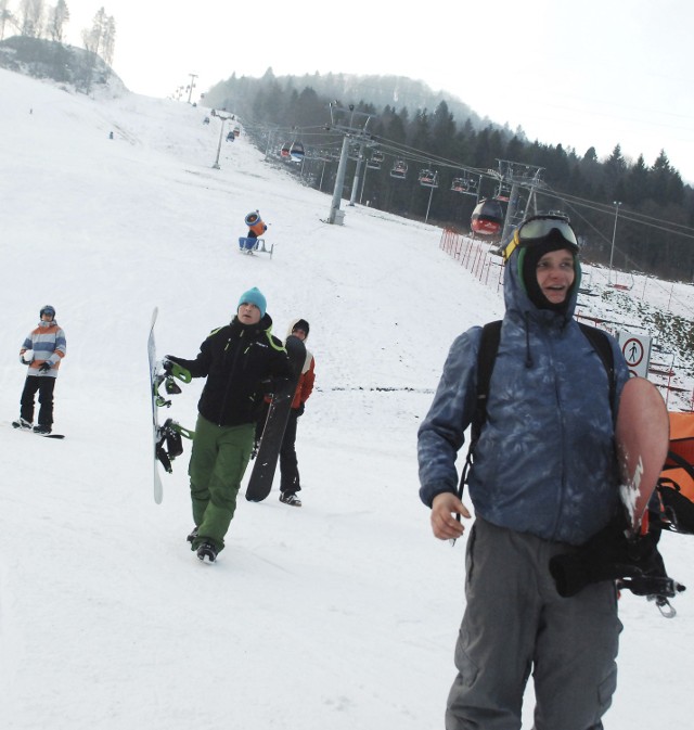 Kryniccy snowboardziści cieszyli się z otwarcia sezonu. Chwalili dobrze przygotowane trasy, na których nie było nierówności i muld. Wczoraj na stok już nie wrócili, bo wyciągi zamknięto