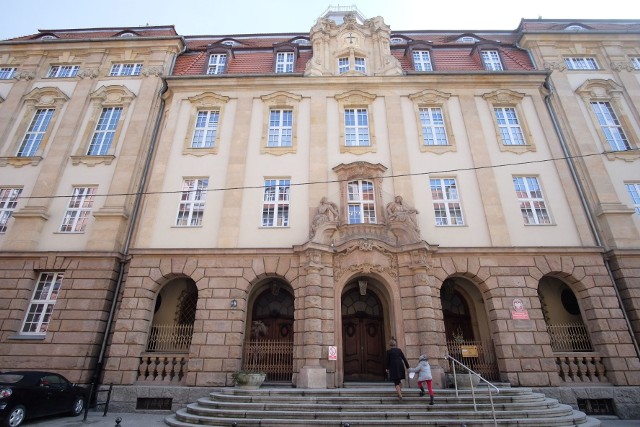Zgromadzenia w poznańskich sądach przyjęły krytyczne uchwały wobec zmian kadrowych