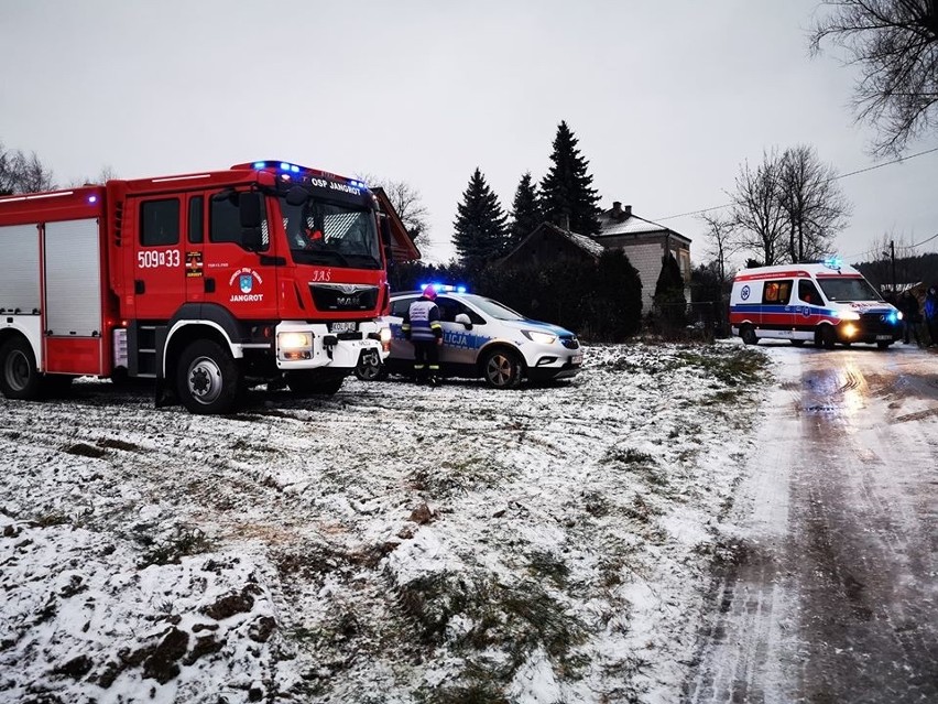 Groźny wypadek w Zadrożu pod Olkuszem. Kierowca zakleszczony w pojeździe typu buggy