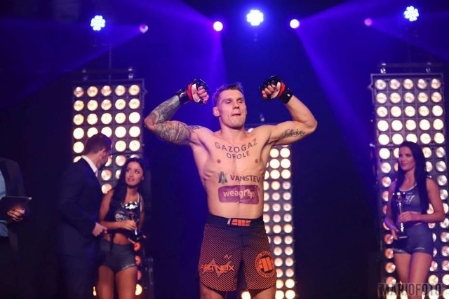 Szymon Dusza odniósł swoje 10. zwycięstwo w profesjonalnej karierze w MMA.