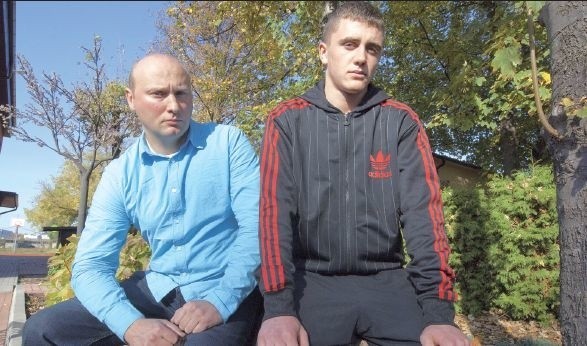 Robert Borkowski i Łukasz Słowiński (z prawej), brat małej Kaji, zachęcają do rejestracji jako potencjalni dawcy szpiku.