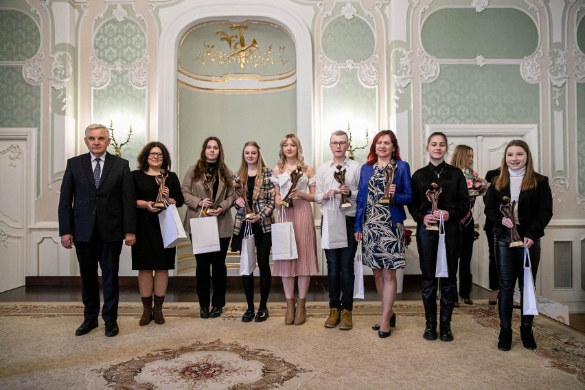 Białostocki finał „Ośmiu Wspaniałych”. Poznaliśmy najbardziej zaangażowanych młodych wolontariuszy       