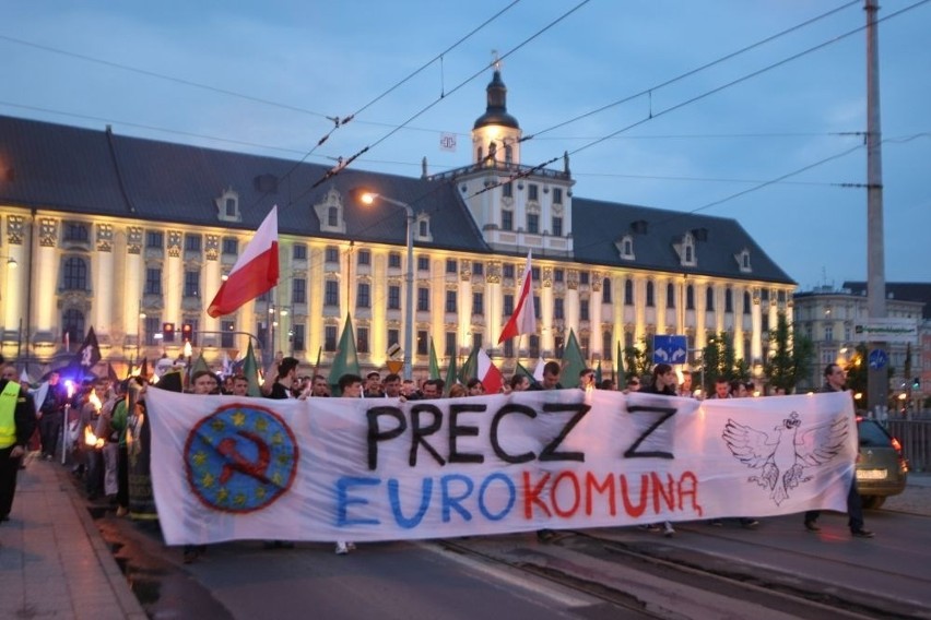 "Precz z eurokomuną" - 200 osób przeszło ulicami Wrocławia (ZDJĘCIA)